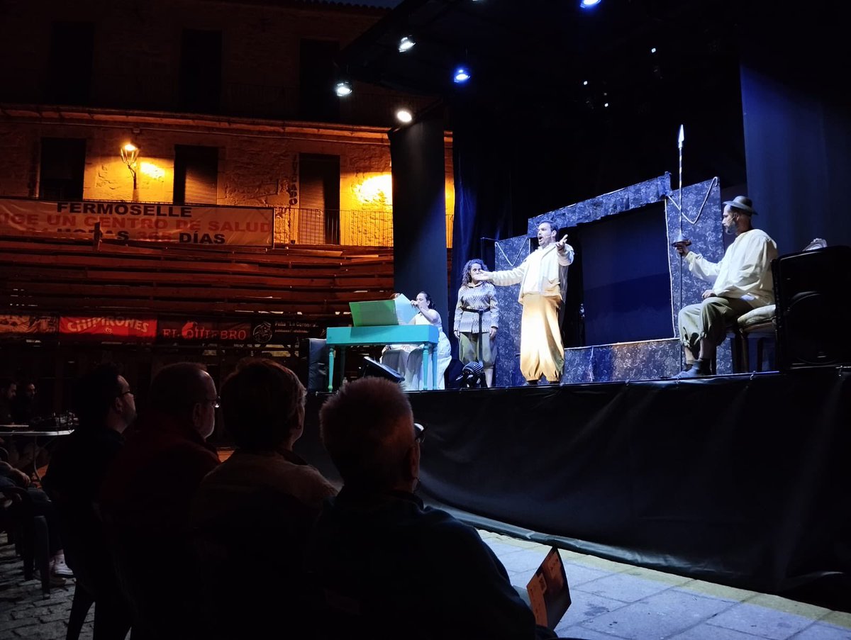 DiputacionZA's tweet photo. El vicepresidente y diputado de Educación, Cultura y Tursimo 👤 Victor Lopez ha asistido hoy a la localidad de 📍Fermoselle al concierto 🎶 enmarcado en la VIII edición del Festival  #LittleOpera que tiene lugar estos días en Zamora.

Toda la info ℹ️: https://t.co/Mq0lV8xOhq https://t.co/xUvlrJNDya