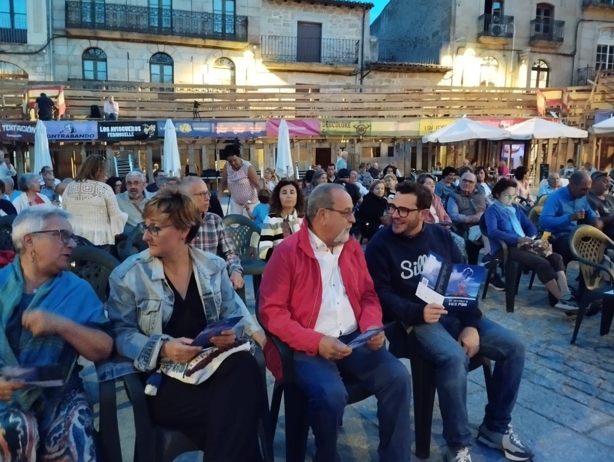 DiputacionZA's tweet photo. El vicepresidente y diputado de Educación, Cultura y Tursimo 👤 Victor Lopez ha asistido hoy a la localidad de 📍Fermoselle al concierto 🎶 enmarcado en la VIII edición del Festival  #LittleOpera que tiene lugar estos días en Zamora.

Toda la info ℹ️: https://t.co/Mq0lV8xOhq https://t.co/xUvlrJNDya