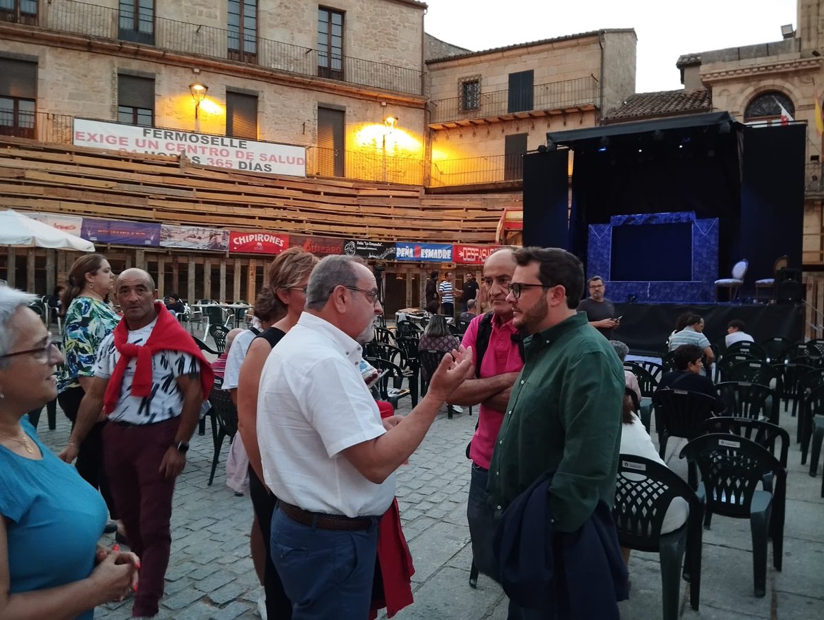 DiputacionZA's tweet photo. El vicepresidente y diputado de Educación, Cultura y Tursimo 👤 Victor Lopez ha asistido hoy a la localidad de 📍Fermoselle al concierto 🎶 enmarcado en la VIII edición del Festival  #LittleOpera que tiene lugar estos días en Zamora.

Toda la info ℹ️: https://t.co/Mq0lV8xOhq https://t.co/xUvlrJNDya