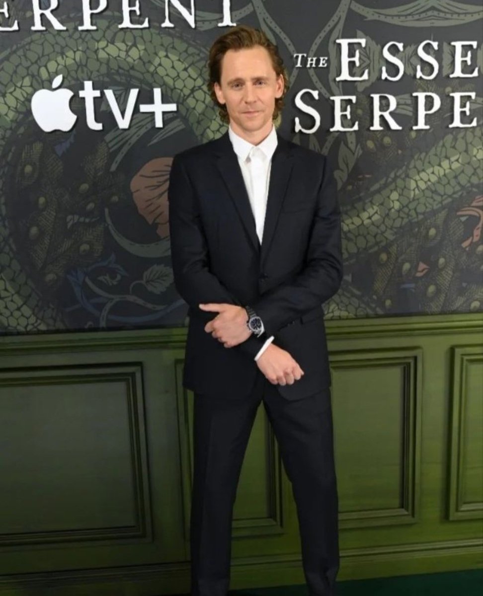 TomHidFansLATAM's tweet image. #TBT ‼️
Tom junto a Claire Danes, Hakan Kousseta, Jamie Laurenson (Productores ejecutivos) la noche de la proyección especial de #TheEssexSerpent en el hotel Ham Yard.

#TrowbackThursday #tbt #TomHiddleston #ClaireDanes #LaSerpienteDeEssex #CoraSeaborne #WilliamRansome.