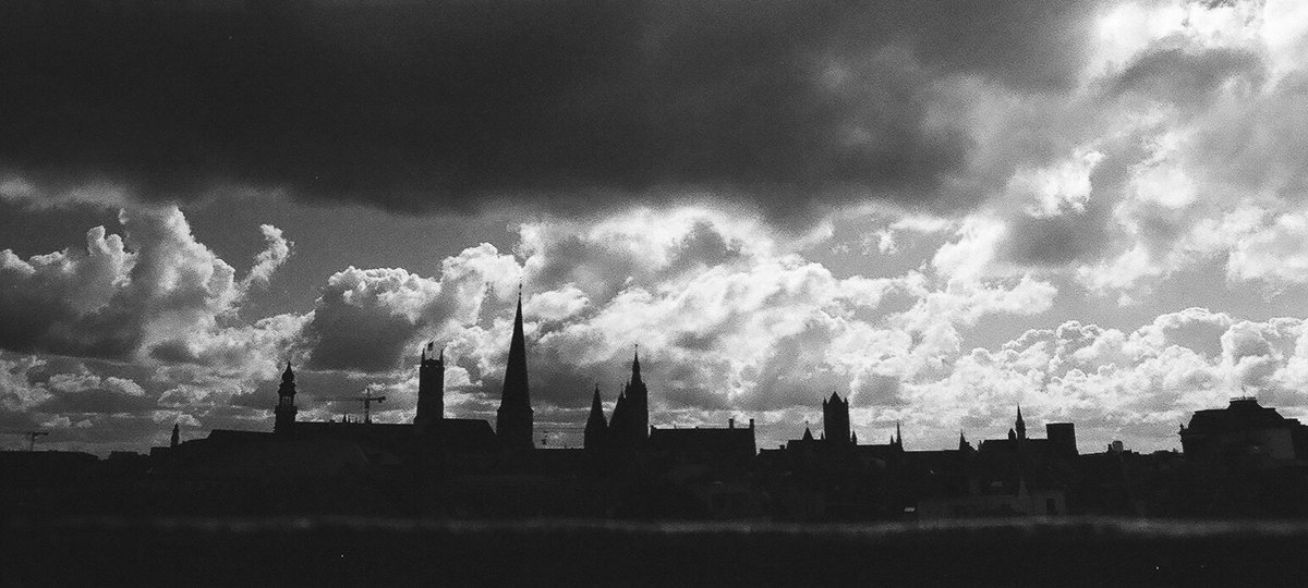 stan_lemmens's tweet photo. Gent.
#zwartwit #fotografie #IlfordHP5 https://t.co/uc1px2qPCF
