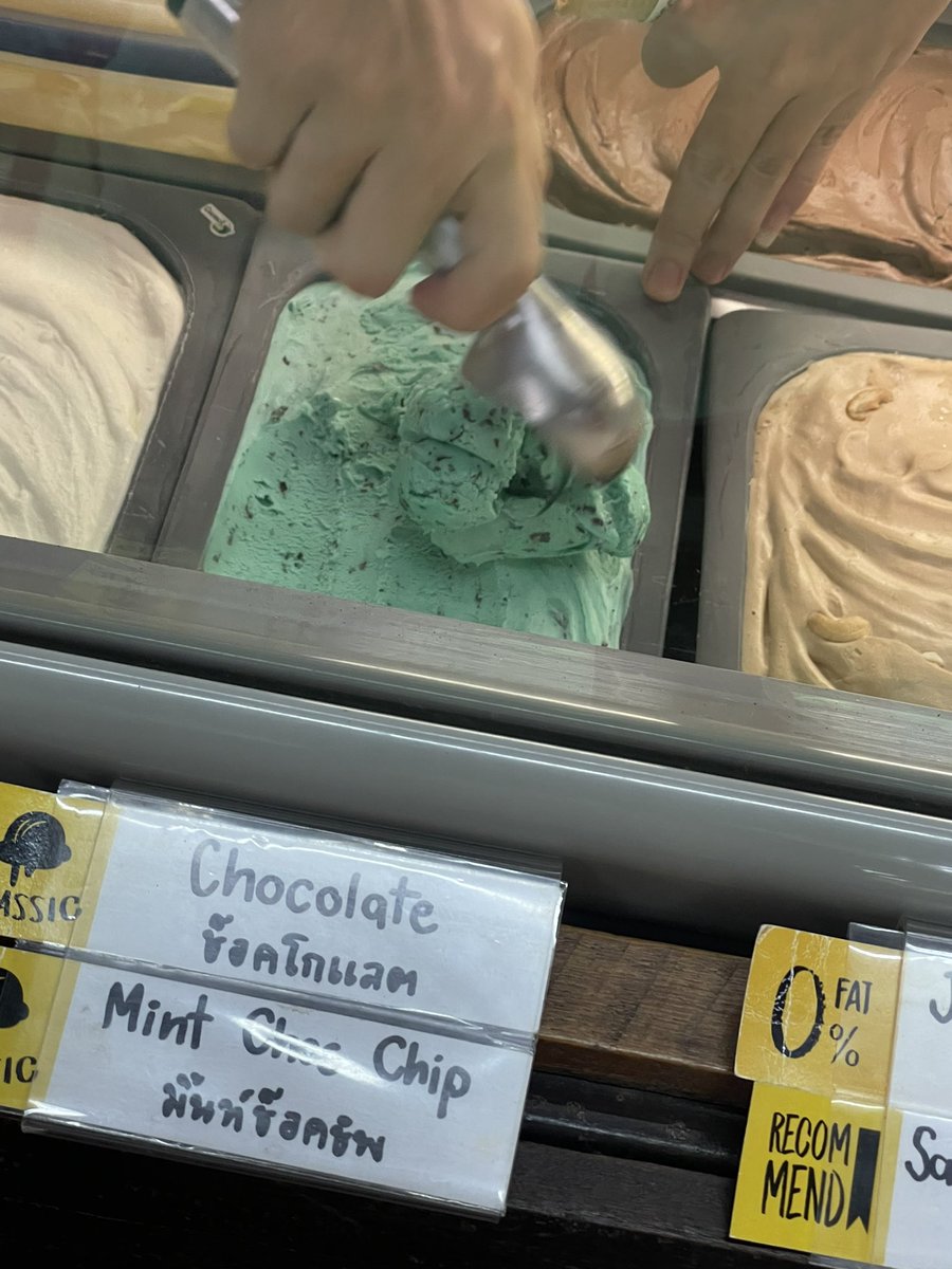 ไอติมมิ้นช้อคบ้านข้างวัดอร่อยมาก ㅜㅜ