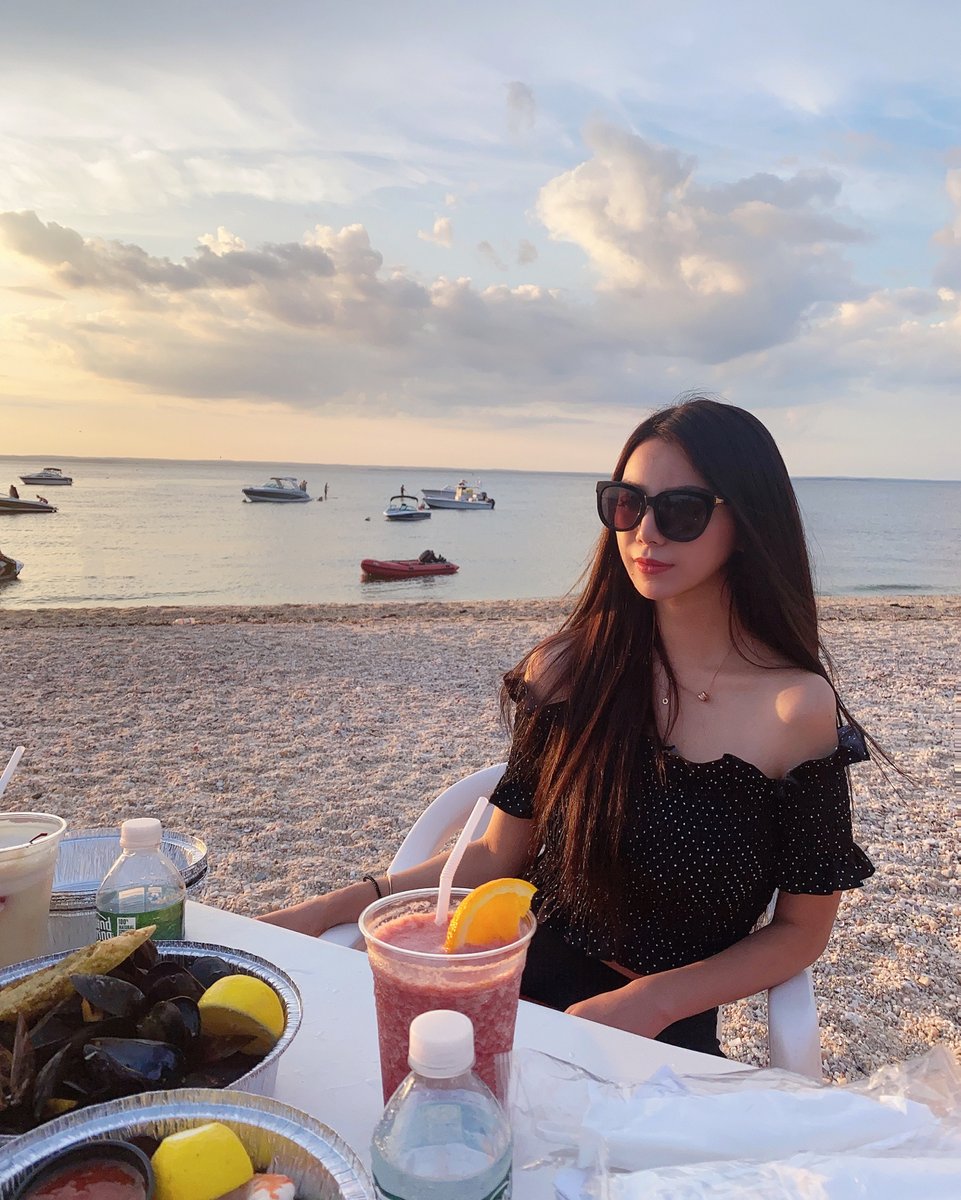 marilysarabia's tweet photo. Sitting on the beach to see the sea, listening to the sea, with the rolling of the waves, the waves rolled away all the sadness, leaving only the years of tranquility#beach #summer #travel #sea #nature #photography #love #sunset #beachlife #ocean #sun #photooftheday
#instagood https://t.co/CNaOml1Ryk