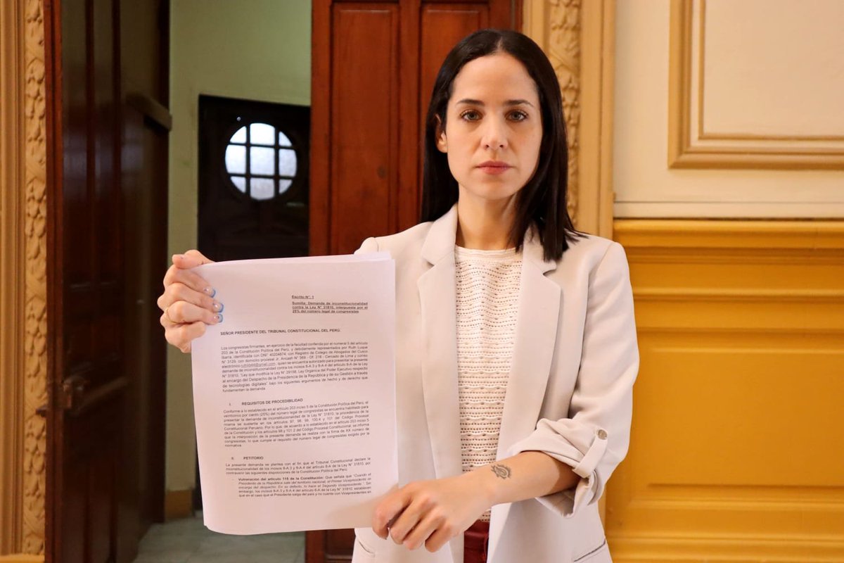 sigridbazan's tweet photo. ¡La ley que permite a la sra. Boluarte "telegobernar" vulnera abiertamente la Constitución! La demanda de inconstitucionalidad contra esta ley ya está lista, se requieren de 33 firmas para poder presentarla. Ya suscribimos esta demanda y esperamos que más congresistas se sumen. https://t.co/NvSrO2L64F