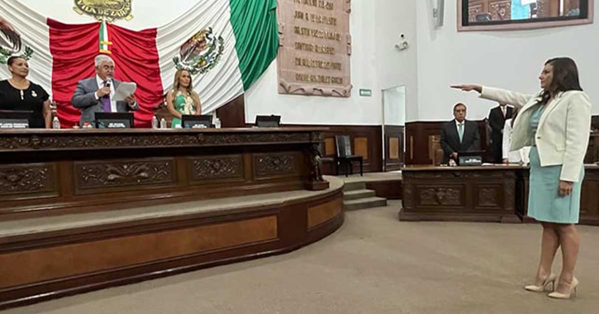 Radio_Zocalo's tweet image. Designa Congreso de Coahuila nueva comisionada del ICAI
tinyurl.com/btjsvwhn
#Coahuila #Designación #ComisionadaICAI #TomaDeProtesta