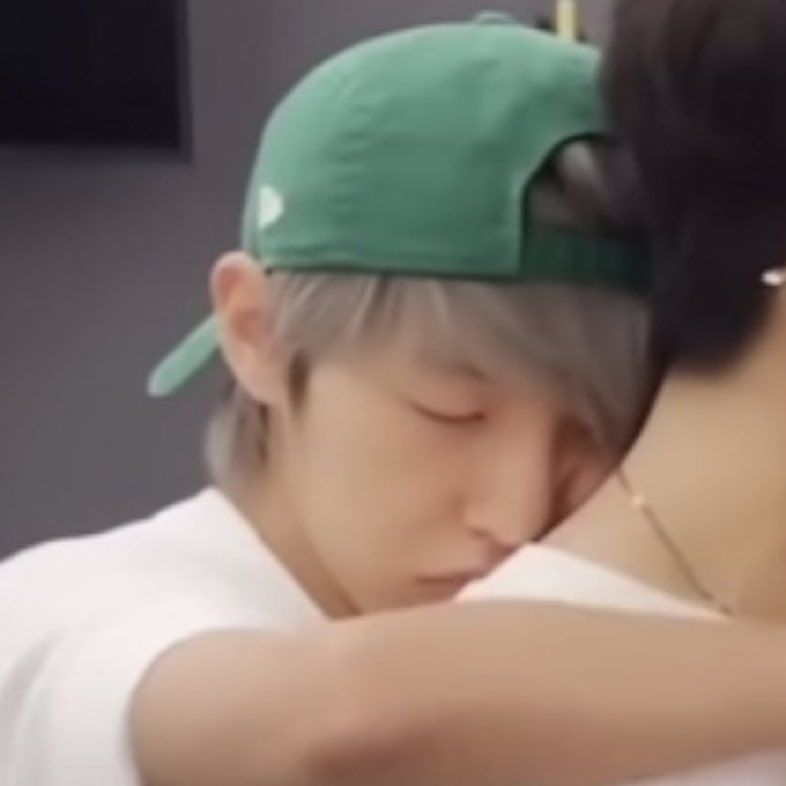 renjuns323's tweet photo. sleepy meow meow /ᐠ - ˕ -マᶻ 𝗓 𐰁 https://t.co/i4PtSUegkV