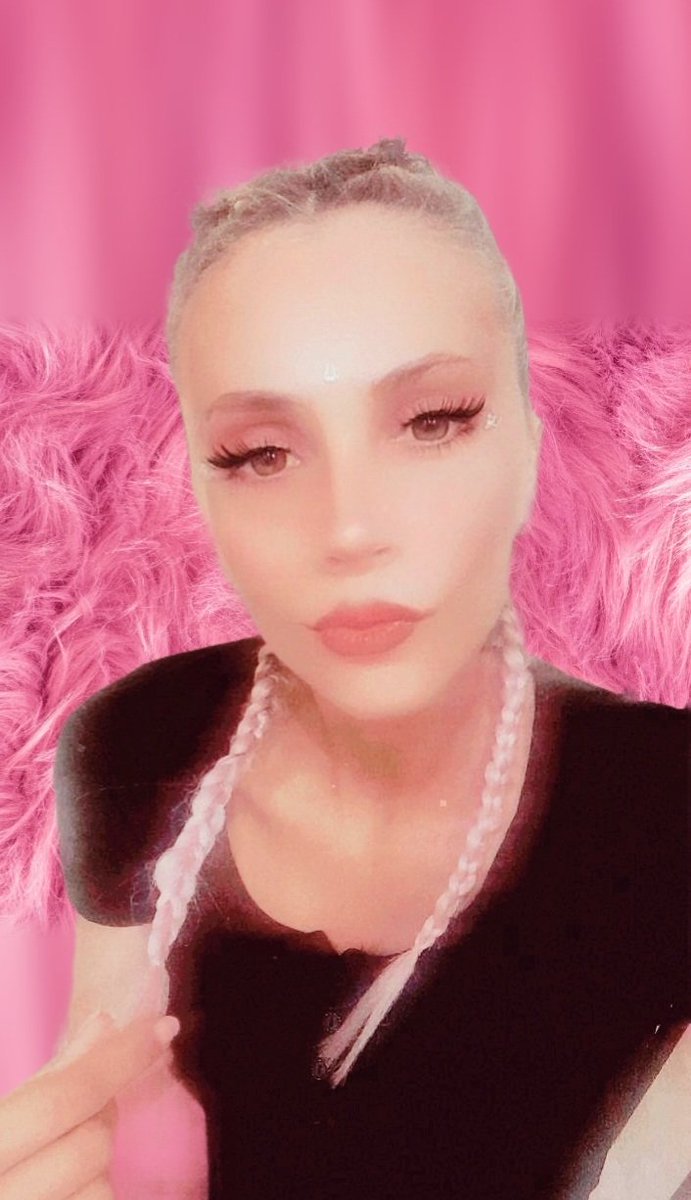 EleonoraMimini's tweet photo. Barbie ha una bellissima giornata tutti i giorni, 
ma Ken ha una bellissima giornata solo se Barbie lo degna di uno sguardo ♡ https://t.co/P1kdc8Ez99