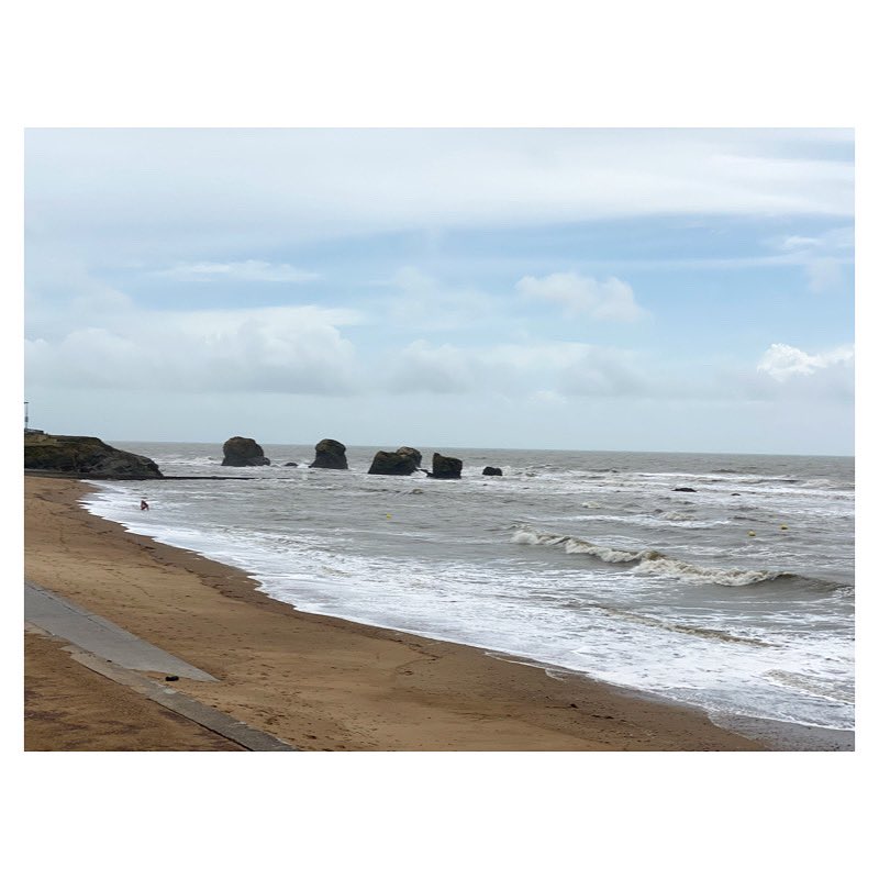 Jour de tempête 

#igersvendee #saintgillescroixdevie #sainthilairederiez #stormysky #cinqpineaux #sudouest #sudouest_focus_on #tempete #igersfrance #wipplay #grainedephotographe #reponsesphoto #legoutdesfollowers #oceanside #oceanscape #oceanphotography #paysdelaloire