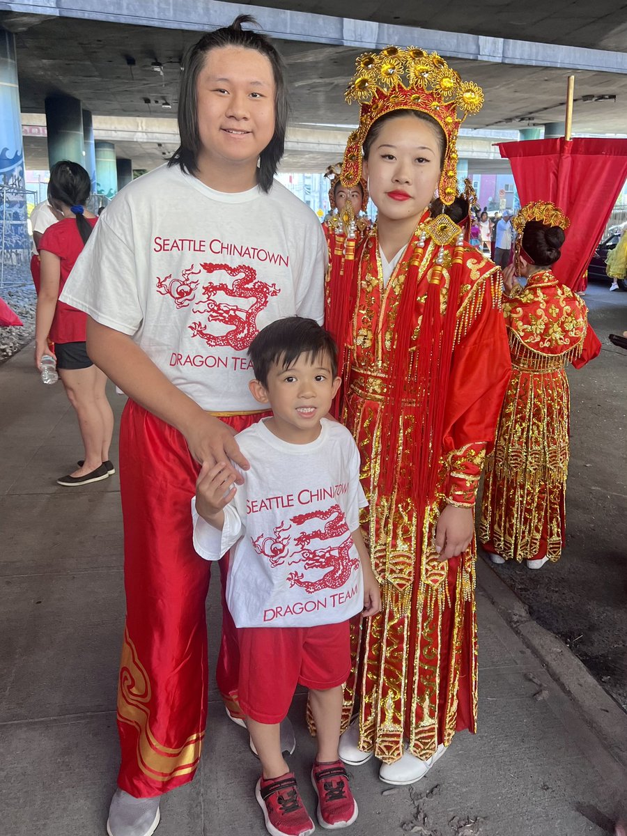 AmyChenLozano's tweet photo. The hardest part about being IN a parade is getting a pic of all three kids at the same time 😆

Did you catch our drill team girls and dragon boys this year?

#seattlechinatownseafairparade #seattlechinatown #dragonboys #sccgdt #seattleseafair https://t.co/kU370e86p3