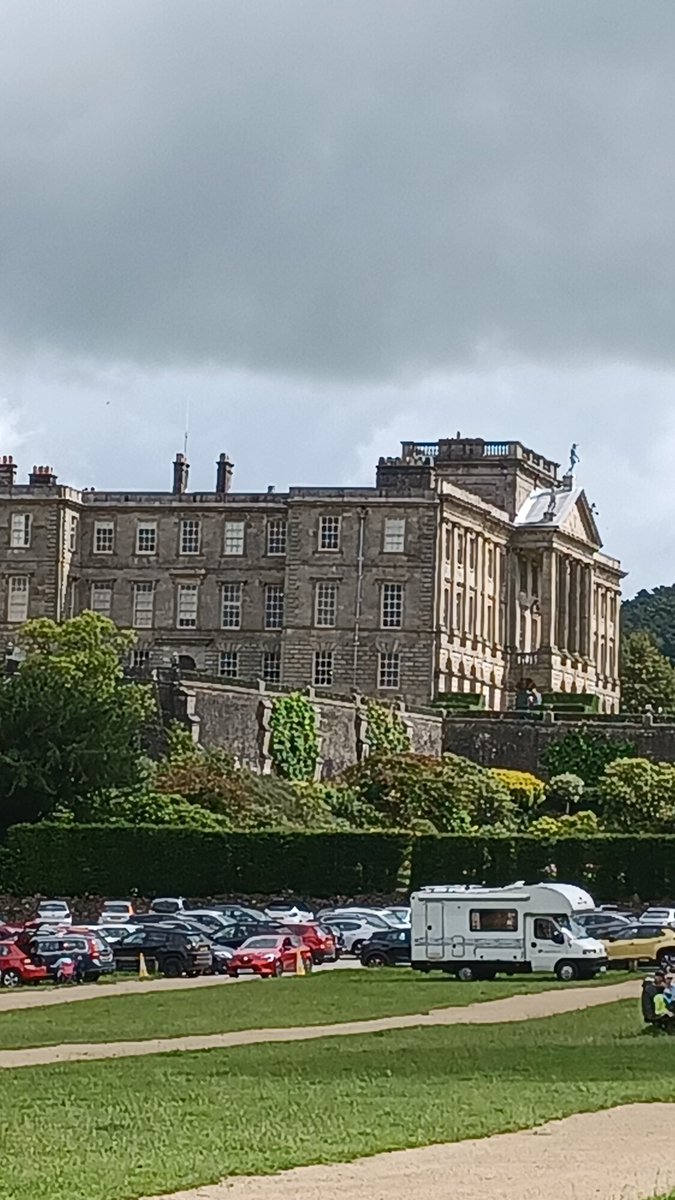 Tameside youth service are at #Lymepark today, bringing young people from across the Borough together. Building relationships and creating memories. <a href="/GwynneMP/">Andrew Gwynne MP</a> <a href="/AngelaRayner/">Angela Rayner</a> <a href="/jreynoldsMP/">Jonathan Reynolds</a> <a href="/BillFairfoull/">Cllr Bill Fairfoull</a> <a href="/Hopwood2Melissa/">Melissa Hopwood</a> <a href="/tmbc_places/">Tameside Place</a> <a href="/TamesideCouncil/">Tameside Council</a>