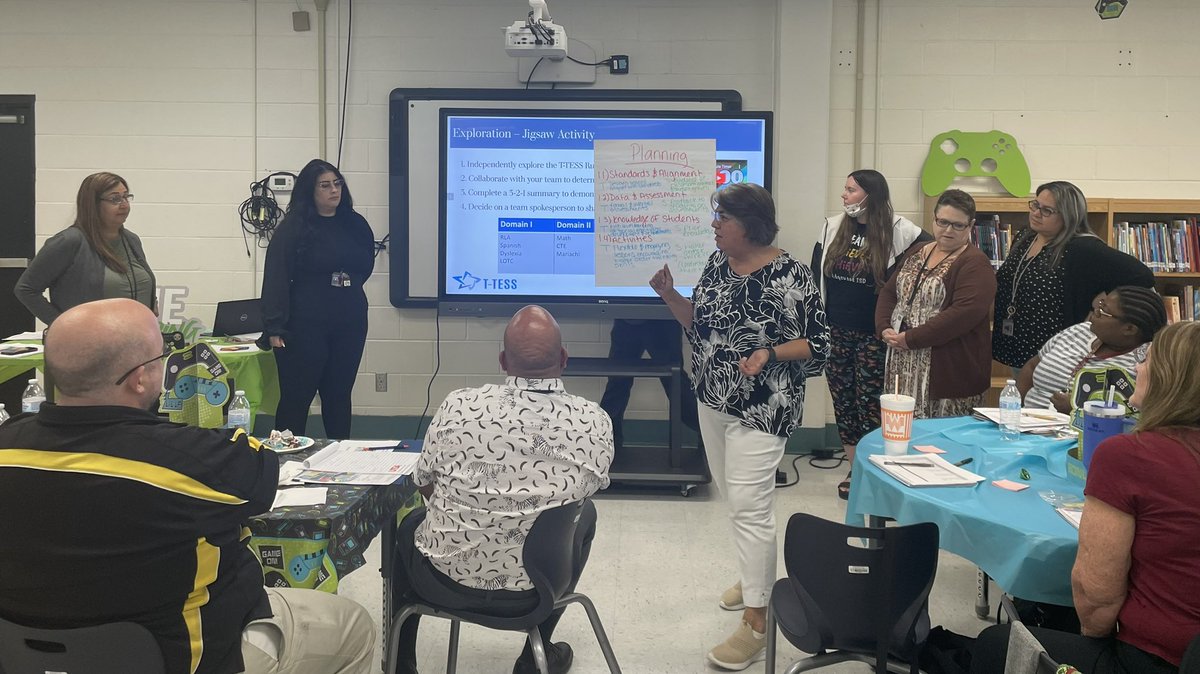 APSimpson2022's tweet photo. Our amazing teachers sharing T-TESS info with their colleagues. 

Proud to be a Viking!!!

@Brentwood_STEAM !
@EISDofSA 
#GoBigGoEdgewood 
#ThinkPlayWinEISD
#EdgewoodProud
#VikingStrong https://t.co/cqml3QdZdO