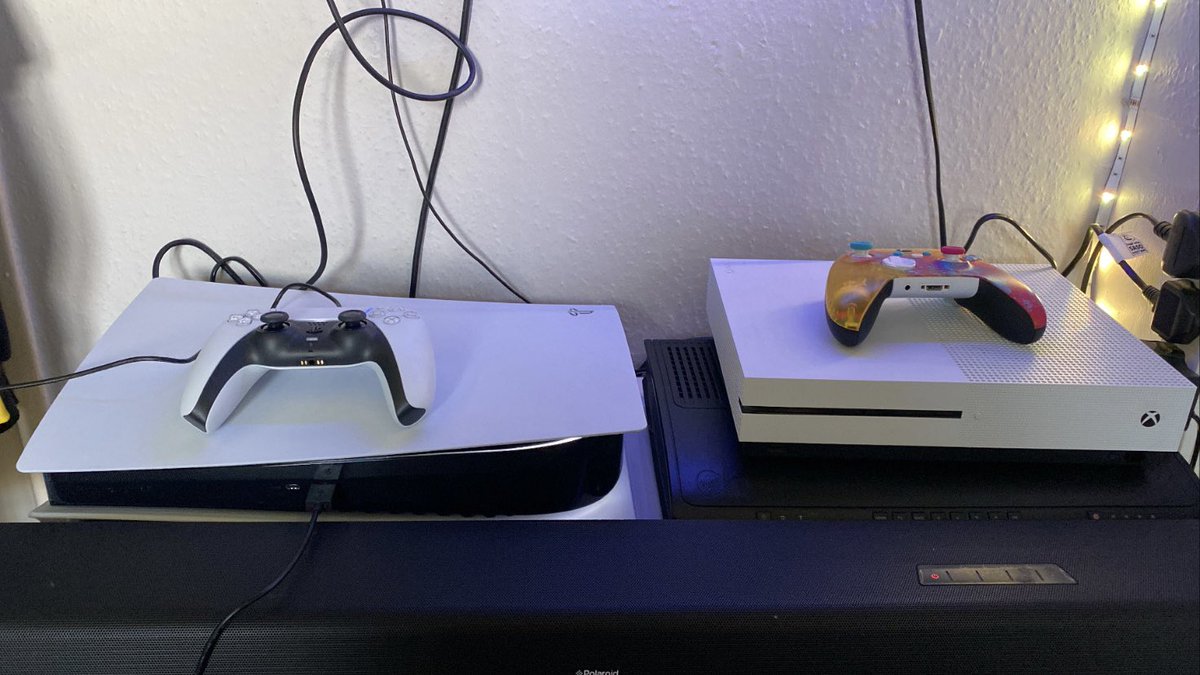 Fluffywolfie2's tweet photo. Oh yeah I got a ps5 on Tuesday now I have an Xbox one s that I had for awhile and a ps5 lucky me I guess https://t.co/6WeDyU3i46