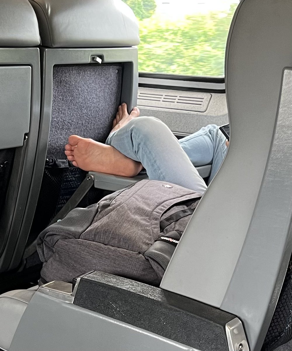 Maureen Langloss tweet media