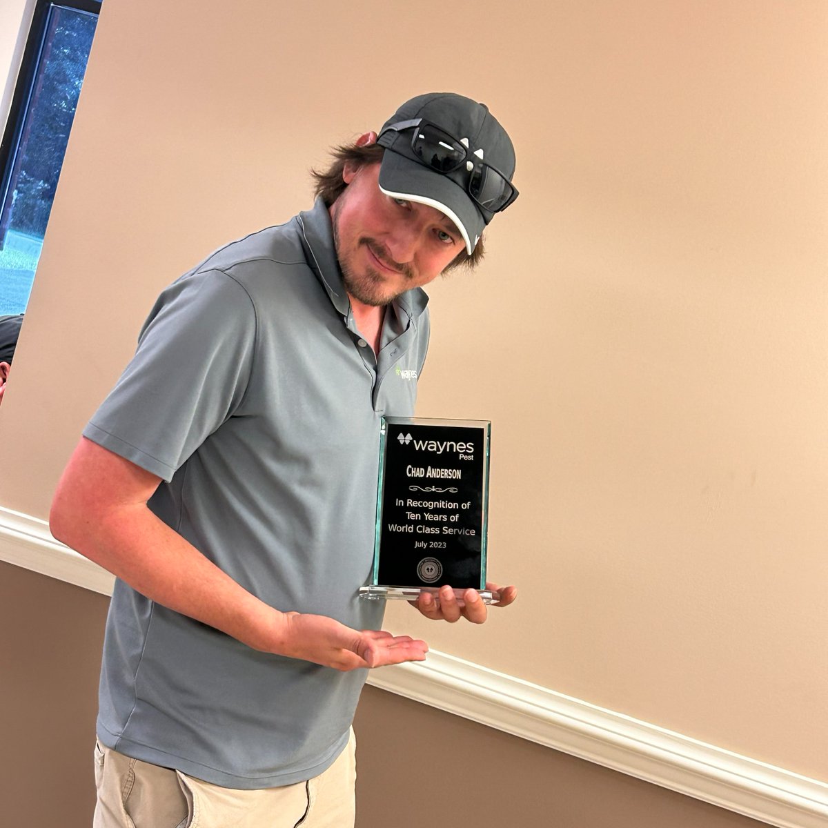 callwaynes's tweet photo. Today we celebrated Chad Anderson's 10-year work anniversary. Congratulations, Chad! We appreciate all your time and effort with this company. We hope for many more years to come! π
#CallWaynes #WorkAnniversary #TeamAppreciation #PunishPests https://t.co/uN9WSSno0X