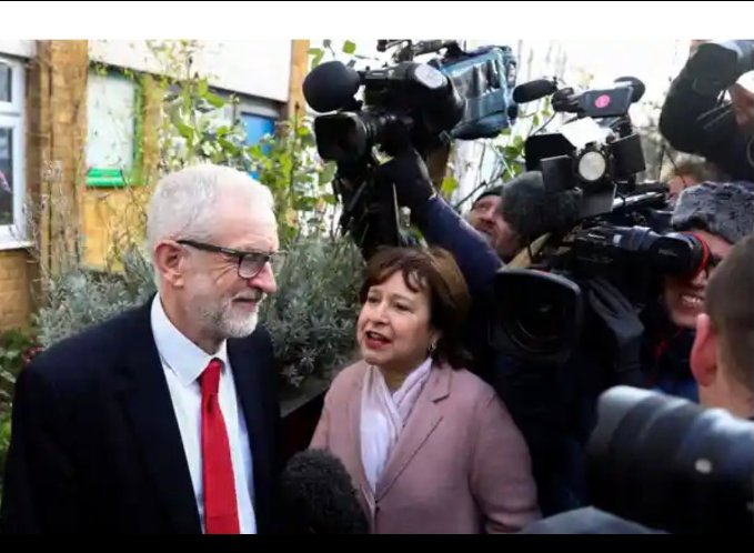 That house you can see is Mr. Corbyn's.
Don't remember anyone in the media saying this was wrong.
Everyday for 5 years 🤔

Now they are all falling over in a Victorian faint with utter shock that Rishi Sunak's home was targeted by protesters.

So why is it only OK if it's Corbyn.
