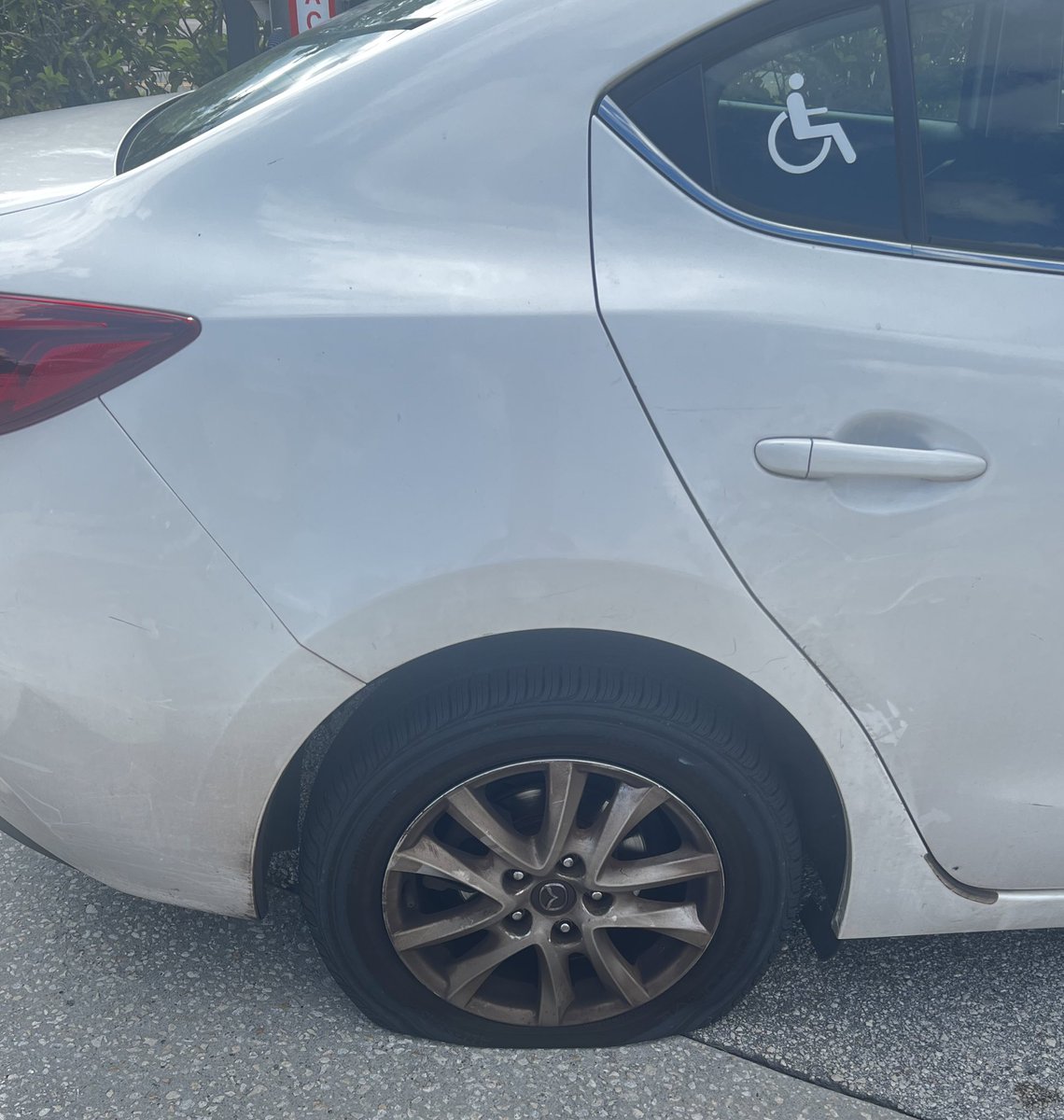 artangeIII's tweet photo. hi. I’m sick to my stomach doing this but I urgently need help. I’m a delivery driver &amp; have been drowned with car expenses the last 2 months. was ubering today &amp; found this. my rent is due &amp; I already got one eviction notice &amp; now cant work bc of this. plz share💔. thank you https://t.co/ZK8PjDb8ZT