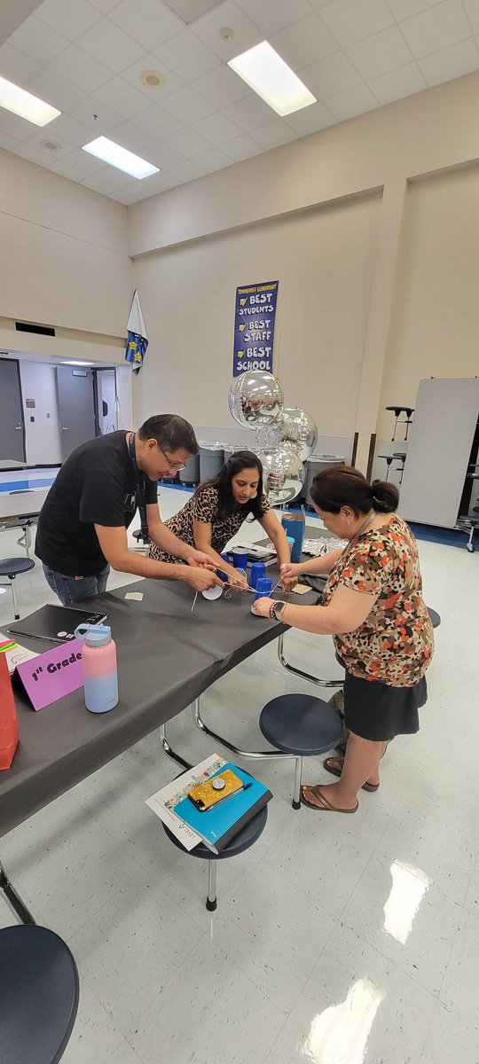Ice Breaker: Build your team tower without touching the cups. #STEAM <a href="/TWE_Texans/">Townewest Elementary</a> <a href="/FortBendISD/">Fort Bend ISD</a>