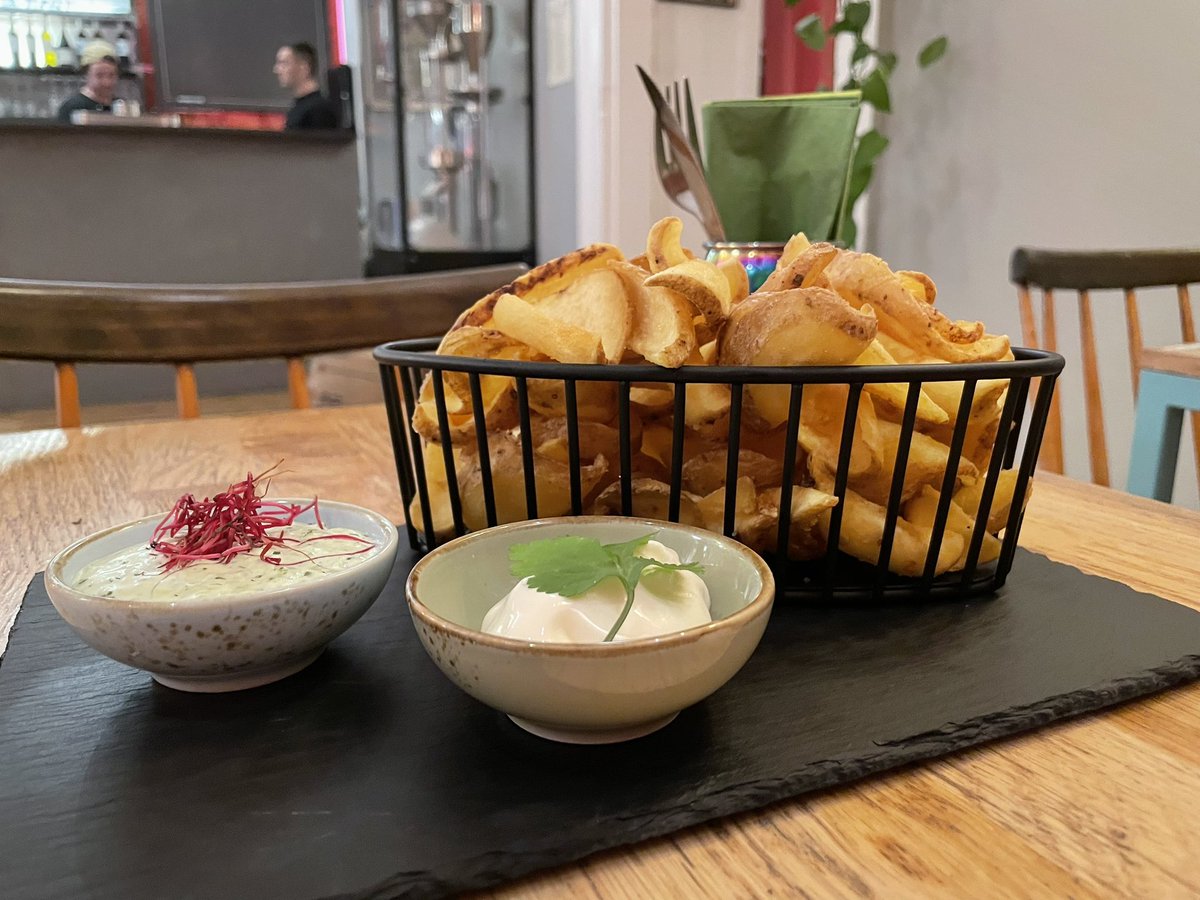 Our new Dipper Fries. A must have! Enjoy and see you soon. #Berlin #IronIvy #Foodstories #Berlinfood #justreal #foodlove #vegan #comeandenjoy #friends #craftkitchen