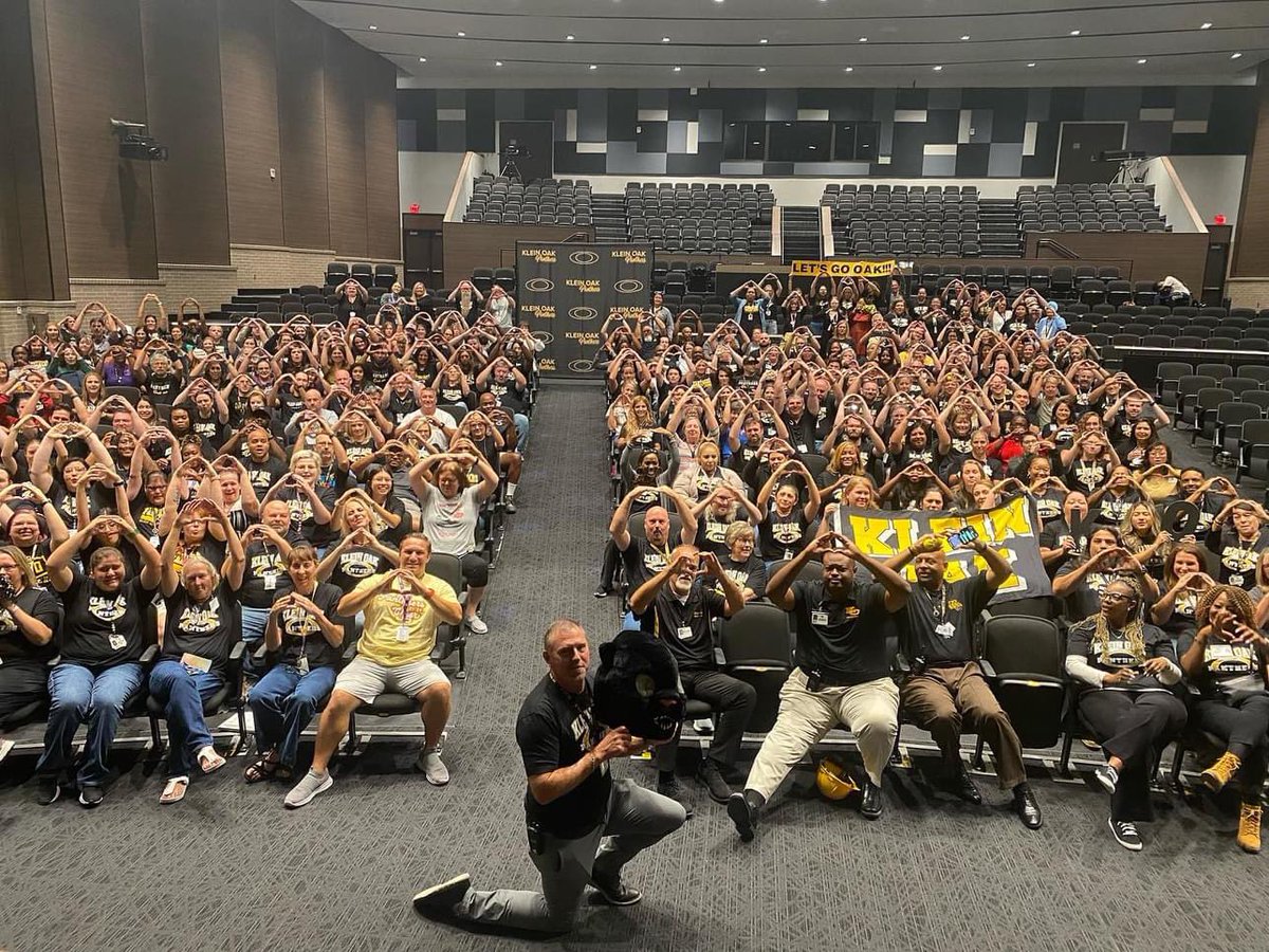 KO #KleinFamily are ready for the 23-24 school year! Oak’em!
