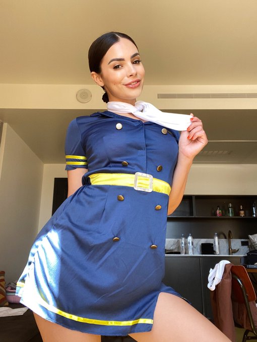 Something to drink? https://t.co/tmIDiaOJnu