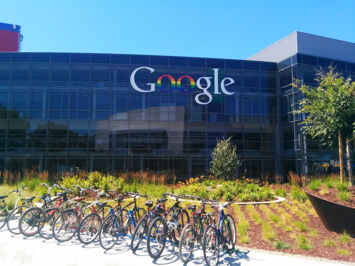 trawi_site's tweet photo. 2023年の転職人気企業ランキング
【TOP100】doda調査

1位：トヨタ自動車
2位：Google
3位：ソニー
4位：楽天
5位：パナソニック
6位：アマゾンジャパン
7位：Apple Japan
8位：キーエンス
9位：任天堂
10位：リクルート
11位：ファーストリテイリング
12位：ヤフー
13位：ANA
14位：サントリー
15位： Honda
16位：三菱商事
17位：ソフトバンク
18位：日本マイクロソフト
19位：NTT東日本
20位：NTT西日本
21位：JR東日本
22位：資生堂
23位：伊藤忠商事
24位：オリエンタルランド
25位：味の素
26位：JAL
27位：NEC
28位：NTTドコモ
29位：明治
30位：日本アイ・ビー・エム
31位：三井物産
32位：花王
33位：NTTデータ
34位：JR東海
35位：アクセンチュア
36位：キヤノン
37位：日産自動車
38位：電通
39位：三井不動産
40位：イオン
41位：LINE
42位：日立自動車
43位：武田薬品工業
44位：カルビー
45位：スタバ
46位：デンソー
47位：富士通
48位：タニタ
49位：旭化成
50位：東京海上日動火災保険
51位：フジテレビ
52位：日テレ
53位：バンダイ
54位：サイボウズ
55位：シャープ
56位：JTB
57位：三菱地所
58位：ZOZO
59位：日清食品
60位：カゴメ
61位：KDDI
62位：東京エレクトロン
63位：日本銀行
64位：日本たばこ産業
65位：鹿島建設
66位：村田製作所
67位：大林組
68位：丸紅
69位：NHK
70位：三菱重工業
71位：日本コカ・コーラ
72位：京セラ
73位：JR西日本
74位：JRA
75位：ゴールドマン・サックス・ジャパン
76位：清水建設
77位：富士フィルム
78位：SUBARU
79位：キリンホールディングス
80位：マッキンゼー・アンド・カンパニー・インク・ジャパン
81位：アイリスオーヤマ
82位：未来工業
83位：三井住友銀行
84位：アサヒビール
85位：野村総合研究所
86位：三菱電機
87位：住友商事
88位：マツダ
89位：九州電力
90位：JAXA
91位：オリックス
92位：IHI
93位：東芝
94位：AGC
95位：ブルボン
96位：ナイキジャパン
97位：JR九州
98位：博報堂
99位：中外製薬
100位：集英社
