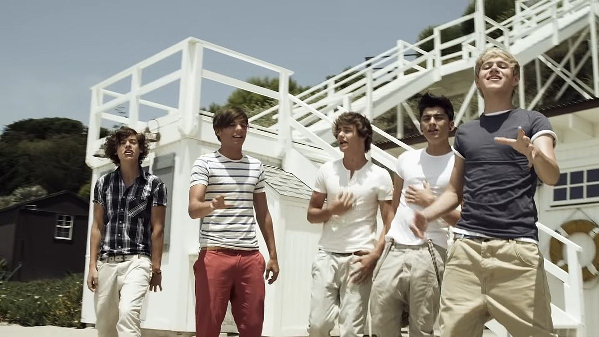 PopBase's tweet photo. ‘What Makes You Beautiful’ by One Direction has surpassed 1 BILLION streams on Spotify. https://t.co/H6RiExqwob