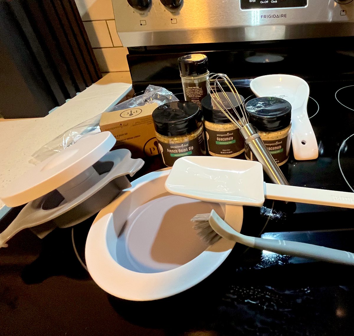 Just got in all my <a href="/pamperedchef/">Pampered Chef</a> items I ordered from <a href="/Jamies4OU/">Jamies4OU</a>!! 🤩