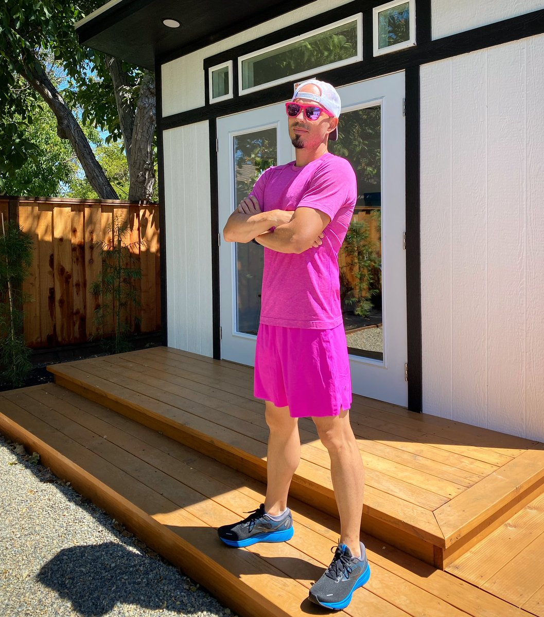 I’d like to tell you how far I ran, but I don’t think I Ken. 

#werunsocial #lululemon #hibarbie