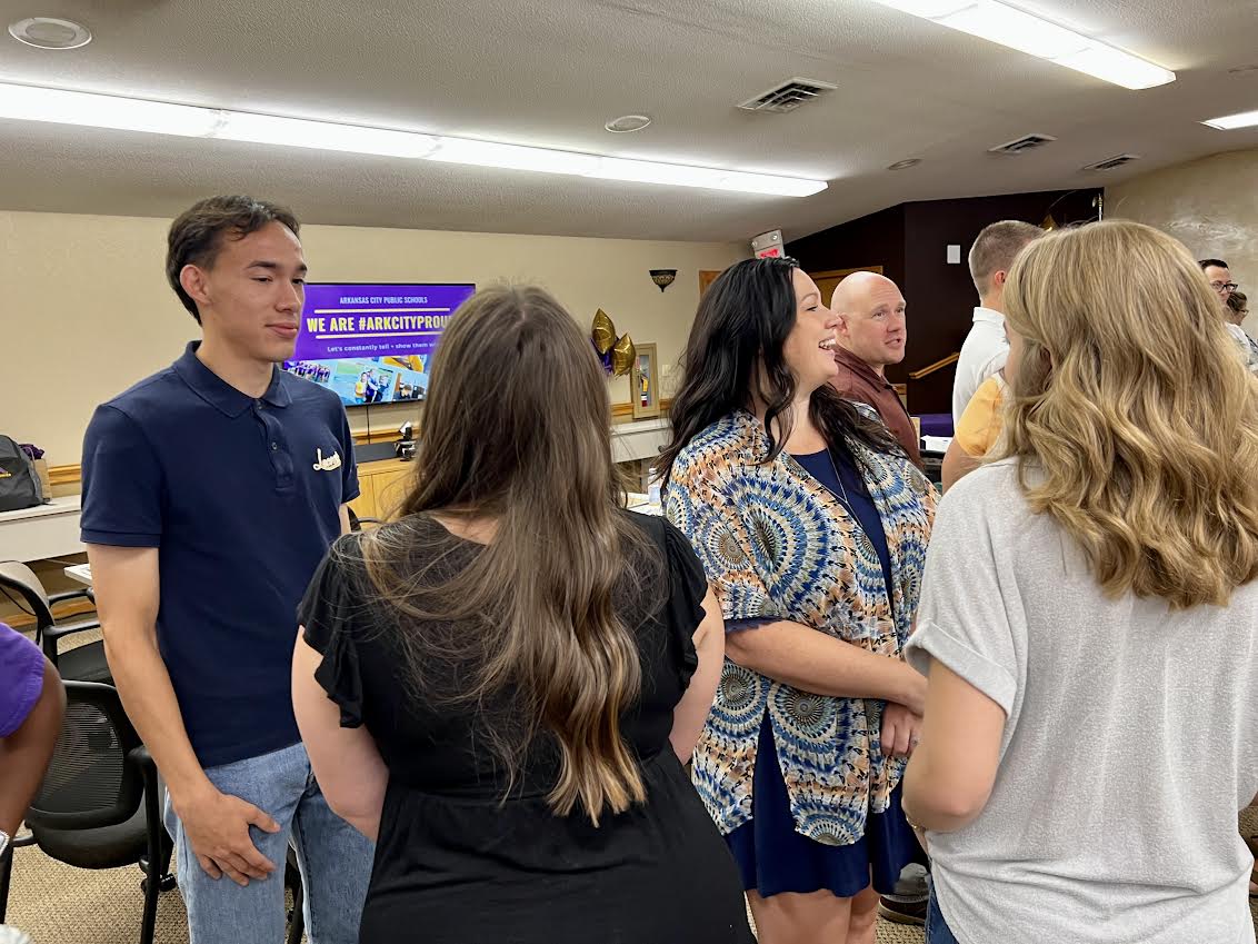 ArkCitySchools's tweet photo. We were excited to welcome our new teachers this morning! They’re a great group excited to get started! #ArkCityPROUD https://t.co/SKpgCyX686
