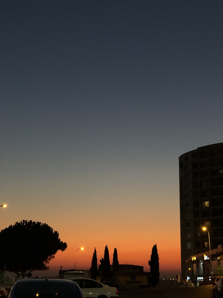 Kaç yıl geçerse geçsin insan bazı anlarda takılı kalır