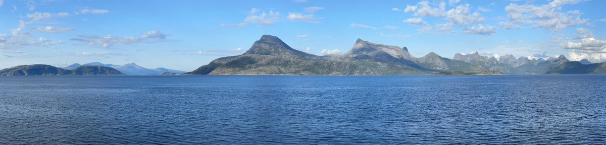 onscamperleven's tweet photo. Uitzonderlijke plaatsen zonder verdere toelichting. Als je ze weet te vinden. Verder heel druk op de #Lofoten. Veel drukker dan dat wij hier gewend zijn. https://t.co/bAftGGmfRc