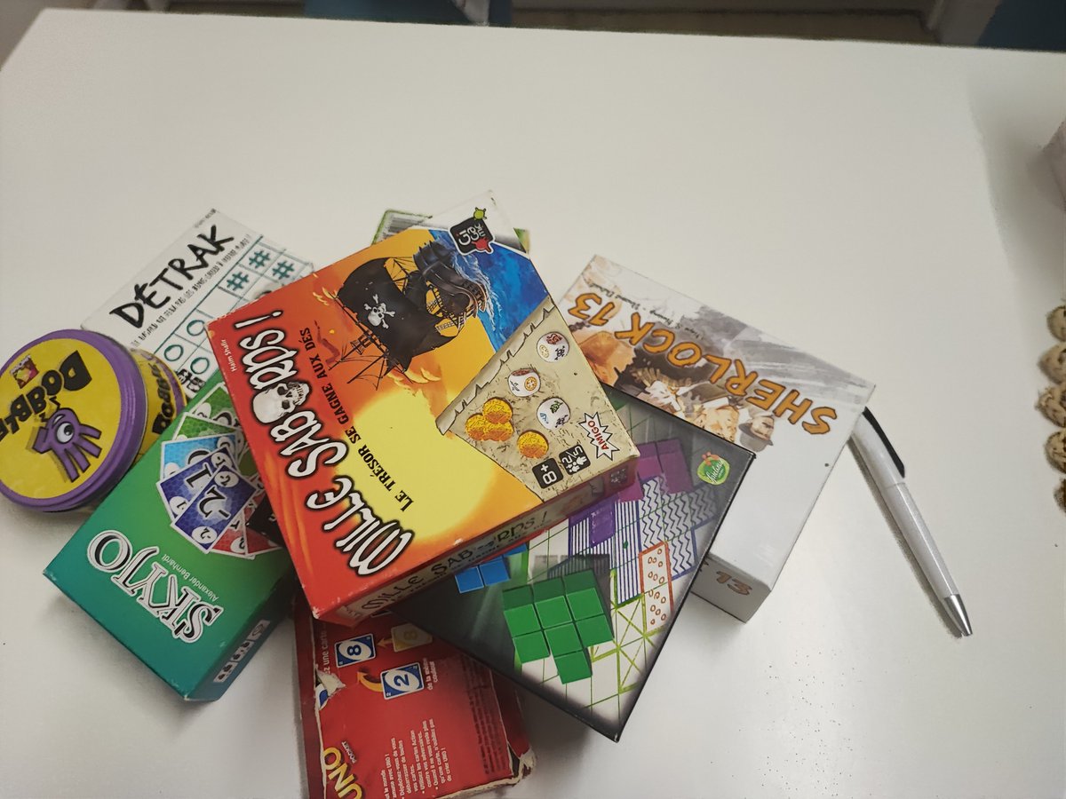 Un peu de news... Vous voulez ? Pas de live en ce moment, mode vacance ON.  On se fait régulièrement des soirées jeu de société, on visite et on pense à vous la commu ! Bisous tout le monde.