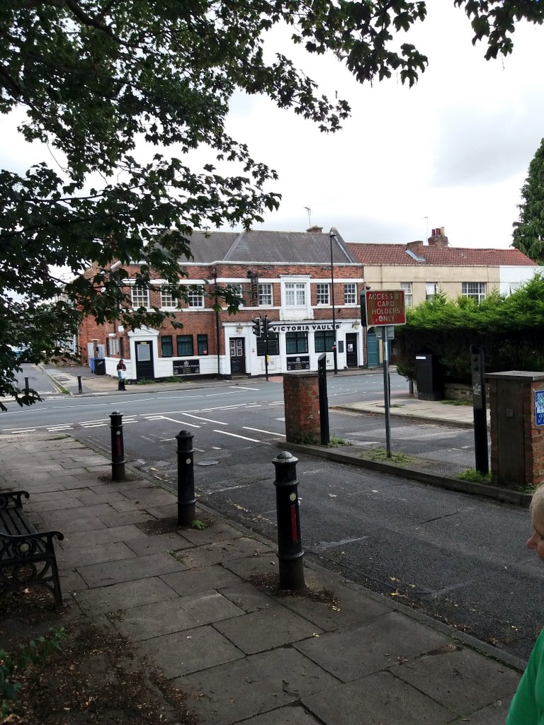 AndreaJackGoro's tweet photo. Saddened to see this pub #Victoriavaults closed down! I used to live a few doors away! It was a great pub with live bands #York #Yorkshire https://t.co/2ZMNabUXjO