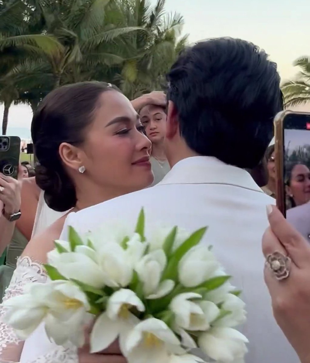 lovesbagnet's tweet photo. oh to have this kind of love. 🥺
#MajaRamboSayIDo https://t.co/sv5EIN0zFl