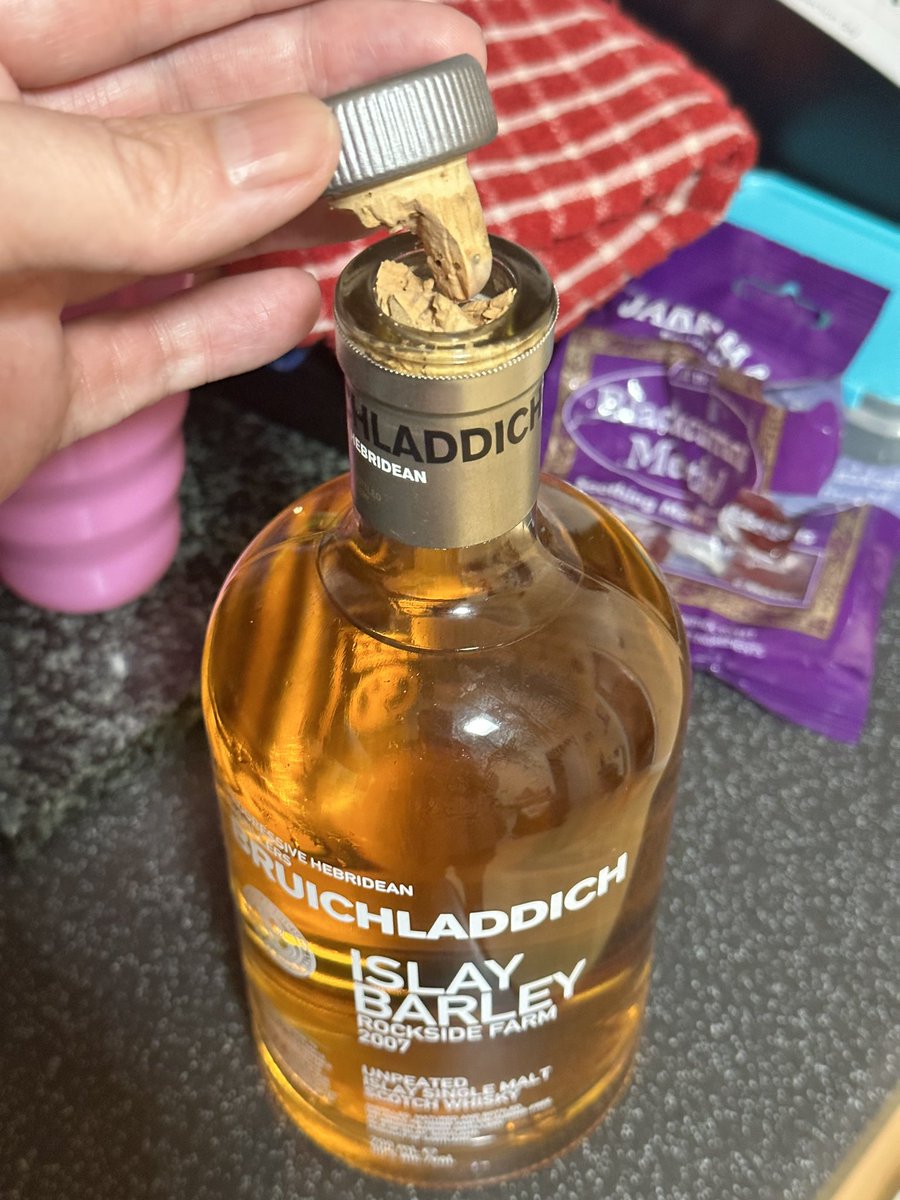 TheAbductee's tweet photo. Oh no 🙈 tonight I decided to finally open my favourite 🥃 @Bruichladdich and this happens 😭 even has bits of cork floating in it and has always been stored upright. https://t.co/m4fgerbjAV