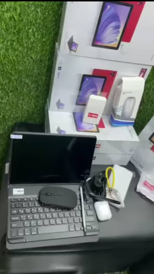 ShafiiAbdullah7's tweet photo. C IDEA CM8000PLUS 

6GB RAM 256GB ROM

 DULA SIM CARD 5G NETWORK

 10.1INCH 

WITH WIRELESS KEYBOARD INSIDE 

ANDROID 12

Battery 10000MAh 

Power bank 

AIRPODS 

KEYHOLDER 

WATCH 

TOUCH PEN 

MOUSE 

(80,000)

Check my bio for my contacts info https://t.co/h5AfusSldn