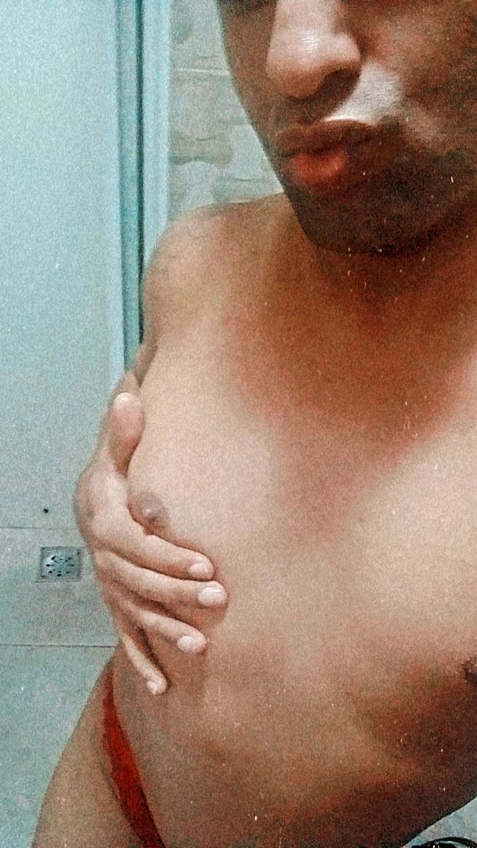 AlvesNicolla's tweet photo. Adooro fica mamando de quarto , quanto o boy fica mexendo no meu pico do meu peito 🔥🤤 https://t.co/NgxPPE4FSm