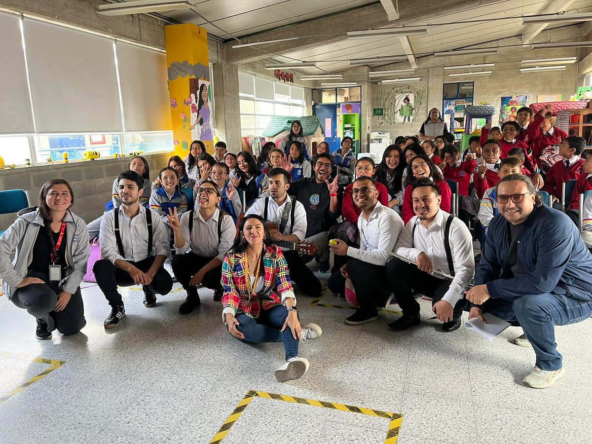 Educacionbogota's tweet photo. #HOY nuestro #ProgramaECO, #INCITAR para la paz Y #JER en articulación con @idartes fortalecieron el arte y la cultura para la convivencia escolar en el colegio Sorrento de la Localidad de Puente Aranda en el marco de la Red de Escuelas Como Territorios de Paz #RedEsPaz.🤝 https://t.co/bR4W5CbO7g