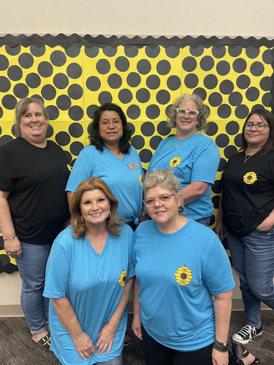 lynn_jameson's tweet photo. Our leadership team hosted an 
un”bee”lievable back to school meeting today to empower our educators and prepare them for the school year. 23-24 we are buzzing with excitement for you! 🐝 #celebratekisd #servesupportrepeat @KellerISD @KellerSped https://t.co/NdaHcPvz7J