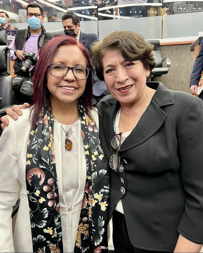 Con estas secretaria y exsecretaria de Educación Pública, ¿qué podría salir mal con los libros de texto gratuito? 🤦‍♀️