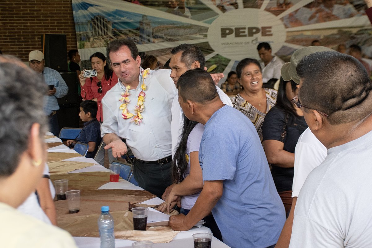 Pepe_Yunes's tweet image. Regreso nuevamente a la sierra de #Soteapan para platicar en #Tatahuicapan con amigas y amigos que buscan mejorar sus condiciones de vida. En esta zona gestioné carreteras que se hicieron en 2016 y veo con tristeza el abandono en el que se encuentran hoy.
#Cosoleacaque #Oteapan