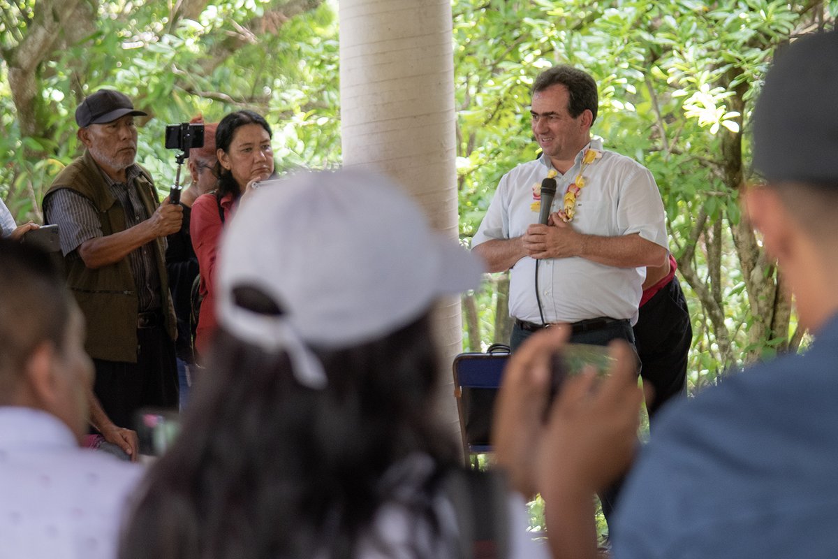 Pepe_Yunes's tweet image. Regreso nuevamente a la sierra de #Soteapan para platicar en #Tatahuicapan con amigas y amigos que buscan mejorar sus condiciones de vida. En esta zona gestioné carreteras que se hicieron en 2016 y veo con tristeza el abandono en el que se encuentran hoy.
#Cosoleacaque #Oteapan