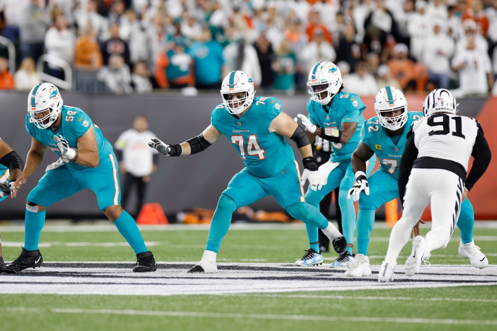 SSMiamiDolphins's tweet photo. .@chrisperk: #Dolphins’ Liam #Eichenberg is fighting for his starting job at left guard https://t.co/kf7peEpBTQ https://t.co/NghjpbKWMD