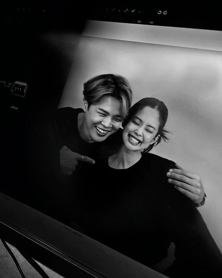 _97_95_KTH1_'s tweet photo. 사랑이있다 👩‍❤️‍👨
💛 JJ 💓
#JIMIN #JENNIE #BTS #BLACKPINK #JIMNNIE #JENMIN https://t.co/HveeI3pDG1