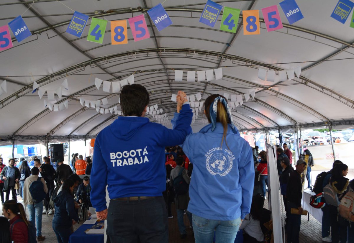 OITAndina's tweet photo. 🇨🇴 #OIT apoya la #FeriaDeEmpleoIncluyente de @DesarrolloBta y @bogota, con la presencia de @ClaudiaLopez, en la que se ofrecieron 3000 vacantes 🎉

Ya son 100 mil personas con un #TrabajoDecente a través de la Agencia Distrital de Empleo en la capital 💪 https://t.co/8EkvyqxUB4 https://t.co/uc7iZYF1Sl