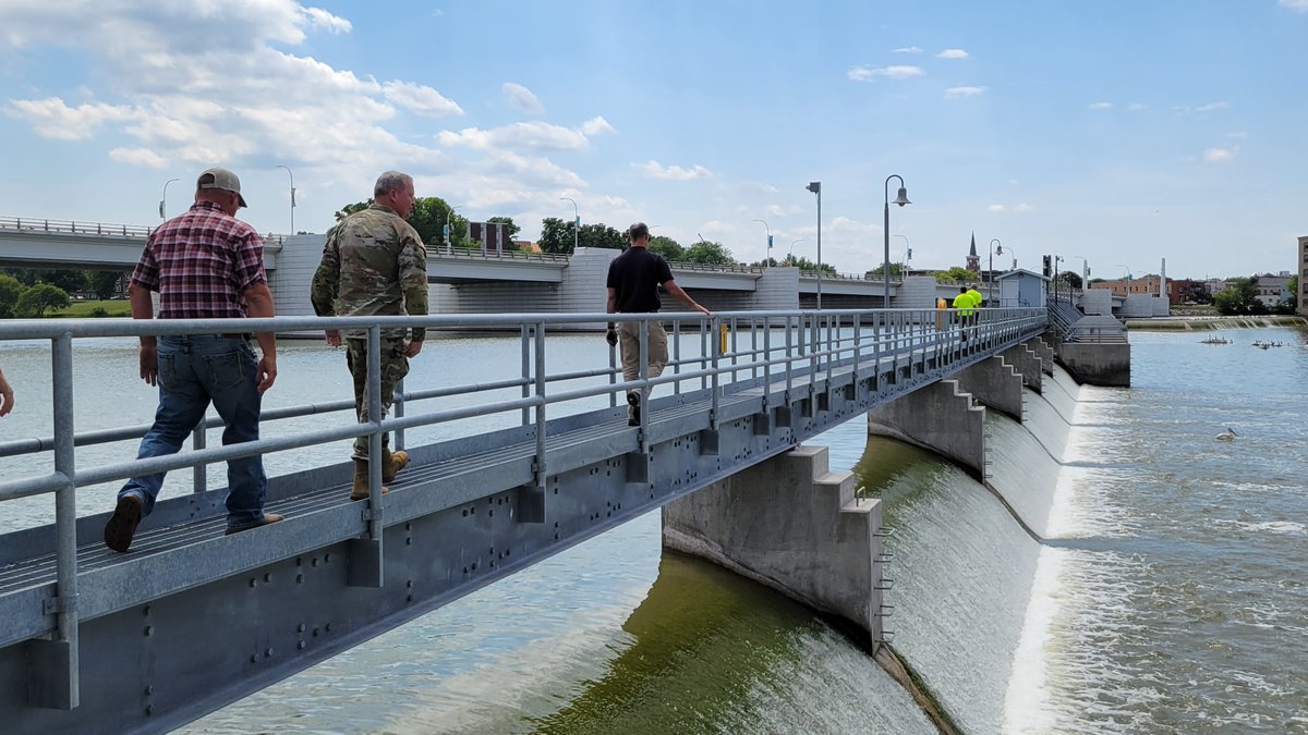 usacechicago's tweet photo. Members of the #USACEChicago Command Team joined COL Rockwell on a visit to the Northern and Wisconsin Area Offices. This is the commander's first tour of the area since taking command weeks ago. Thanks to all who took the time to showcase their projects and areas of expertise! https://t.co/zKiLQtLCK6