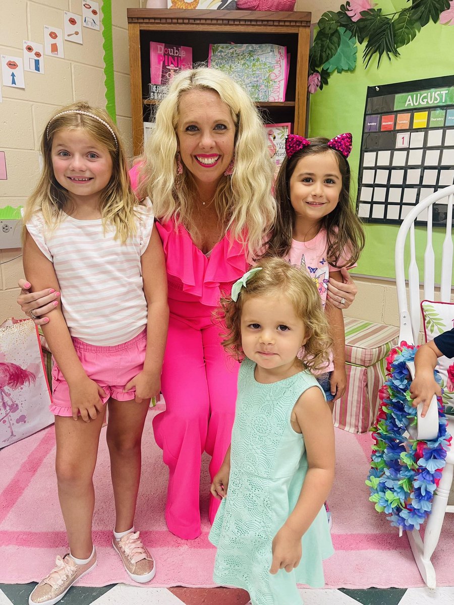 Here’s to a phenomenal team of people impacting students for good <a href="/HawCreekES/">Haw Creek Elementary</a>. It was the most adorable first day yet 🐾💙🤍 Meanwhile, Amelia is ready to “flamingle” her way through second grade with an incredible team watching over her <a href="/MattElementary/">Matt Elementary</a> 🦩#FCS2324
