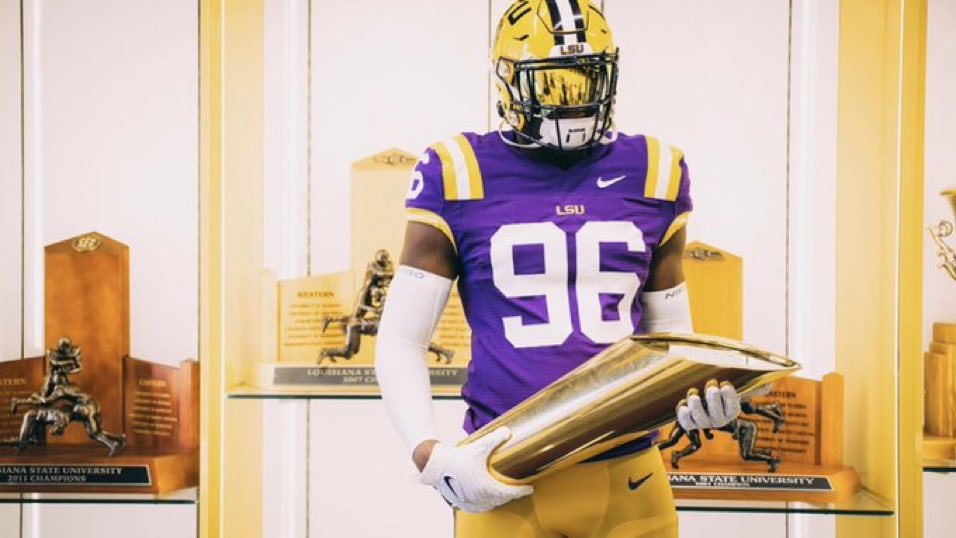 aperkins2113's tweet photo. @DominickMcKinl4 YOU KNEAUX WHAT IT IS!!!!!!
#LSUπ£π‘βͺοΈ
#McKinleyToBR
#TheBestInDaBoot
#Louisianimals π
π
π
#GeauxTigers https://t.co/BCkxogl4SP