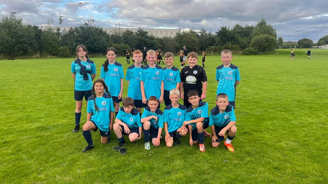 FairCityJFC's tweet photo. The 2012s started their 9 aside season tonight with a friendly against Duloch Juniors 2012's in Dunfermline. a change on a big pitch, with 2 extra players, off-sides and a referee - all the kids gave it there all though. Good to get the first game of the season under our belts! https://t.co/GRMILlrkOm