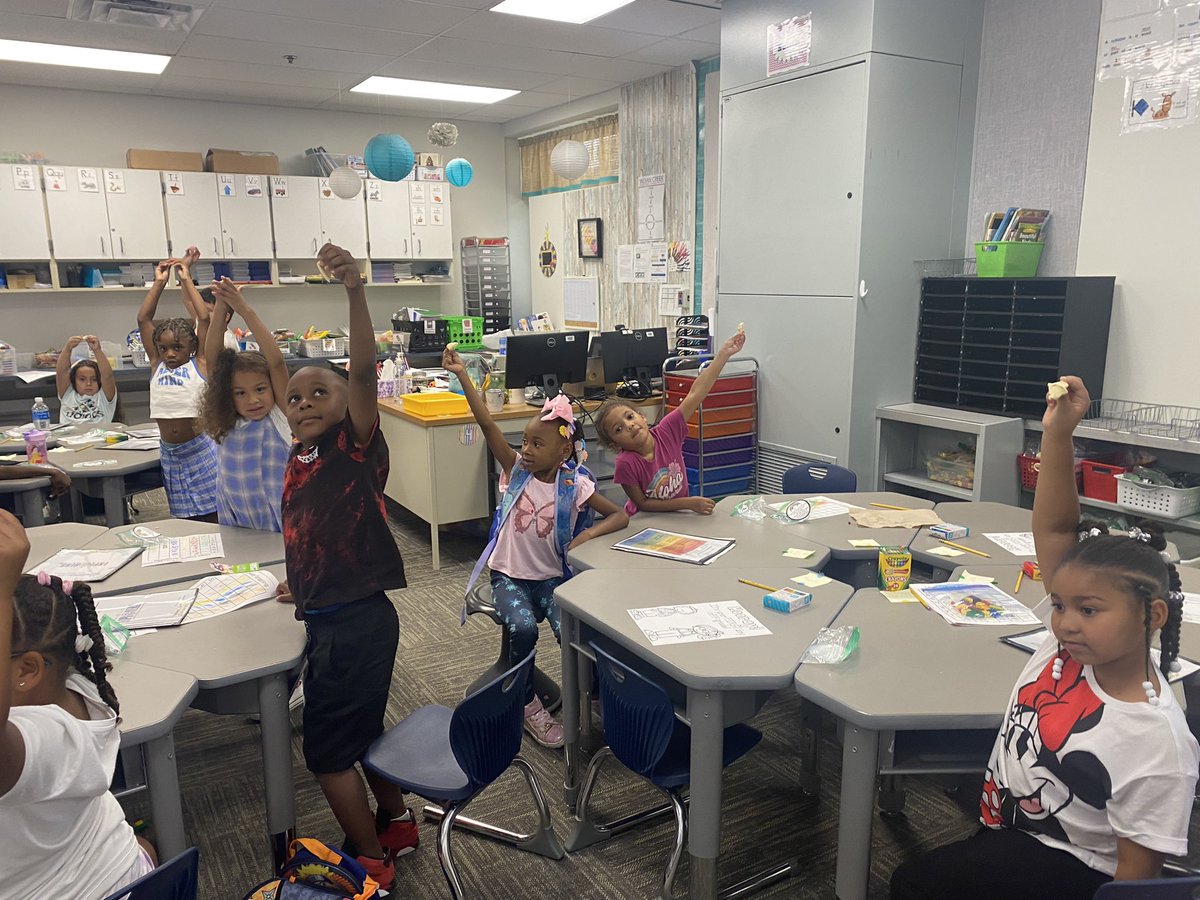 MrsJessCosman's tweet photo. The magic play dough changed colors and told us we are going to have a great year together in 1st grade!! #LTDay1 #ic2324 #onlyatIC https://t.co/pEAFq5IDSS